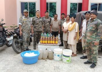 Jamshedpur excise department action – मुहर्रम को लेकर उत्पाद विभाग ने सीतारामडेरा व बर्मामाइंस में की छापेमारी, अवैध शराब के साथ एक गिरफ्तार Jamshedpur excise department action – मुहर्रम को लेकर उत्पाद विभाग ने सीतारामडेरा व बर्मामाइंस में की छापेमारी, अवैध शराब के साथ एक गिरफ्तार