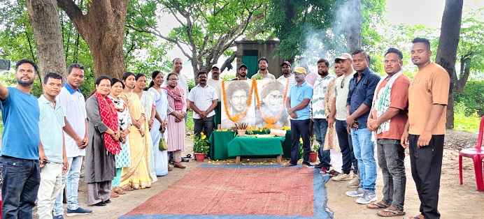 Jamshedpur hul diwas : कीताडीह ग्रामसभा में मना हूल दिवस, शहीदों को दी गयी श्रद्धांजलि Jamshedpur hul diwas : कीताडीह ग्रामसभा में मना हूल दिवस, शहीदों को दी गयी श्रद्धांजलि