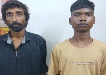 Jamshedpur police action : परसुडीह में चोरी की बाइक और फर्जी नंबर प्लेट के साथ दो युवक गिरफ्तार, बाइक बेचने की फिराक में थे आरोपी Jamshedpur police action : परसुडीह में चोरी की बाइक और फर्जी नंबर प्लेट के साथ दो युवक गिरफ्तार, बाइक बेचने की फिराक में थे आरोपी