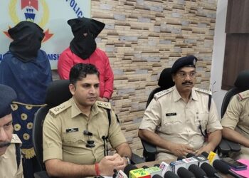 Jamshedpur police success : साकची बाजार से लापता बच्ची 15 दिन बाद सकुशल बरामद, पुरूलिया के झालदा से पति-पत्नी गिरफ्तार, देखिए – video Jamshedpur police success : साकची बाजार से लापता बच्ची 15 दिन बाद सकुशल बरामद, पुरूलिया के झालदा से पति-पत्नी गिरफ्तार, देखिए – video