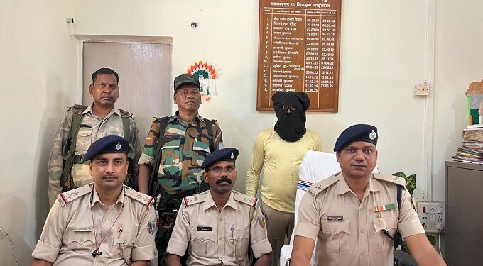 West singhbhum police success – चक्रधरपुर में 1.46 ग्राम ब्राउन शुगर के साथ युवक गिरफ्तार, बाइक व मोबाइल बरामद