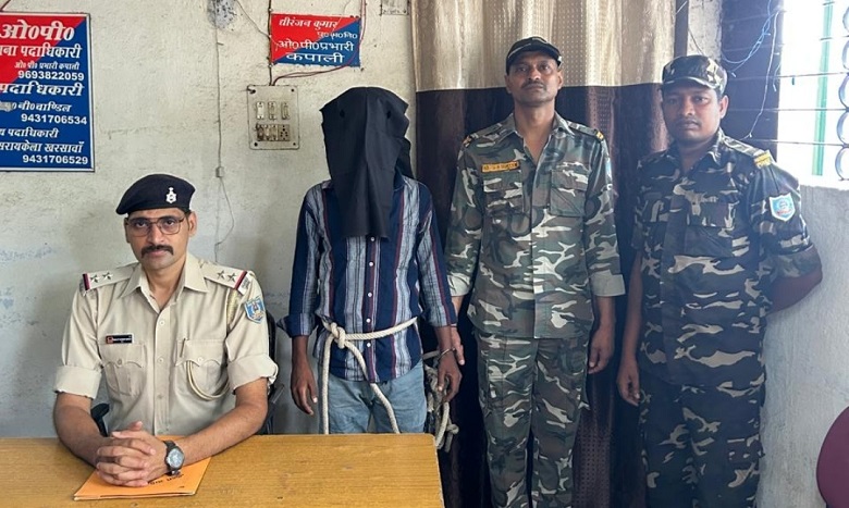 Jamshedpur border area police success : कपाली मेडिकल दुकान फायरिंग मामले में फरार आरोपी गिरफ्तार, लूट, चोरी, रंगदारी सहित कई मामले का है आरोपी Jamshedpur border area police success : कपाली मेडिकल दुकान फायरिंग मामले में फरार आरोपी गिरफ्तार, लूट, चोरी, रंगदारी सहित कई मामले का है आरोपी