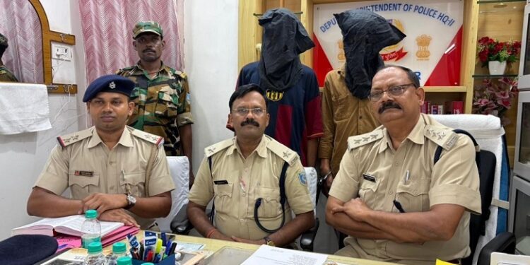 Jamshedpur police action : सोनारी पुलिस को मिली बड़ी सफलता, टीचर ट्रेनिंग कर घर लौट रही महिला से पर्स छीनने वाले दो स्नैचर गिरफ्तार