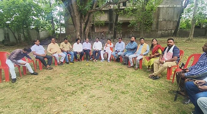 West singhbhum – दीनदयाल उपाध्याय प्रशिक्षण शिविर की तैयारियों को लेकर बैठक संपन्न, भाजपा नेताओं ने कार्यकर्ताओं को दिए संगठन मजबूती के मंत्र West singhbhum – दीनदयाल उपाध्याय प्रशिक्षण शिविर की तैयारियों को लेकर बैठक संपन्न, भाजपा नेताओं ने कार्यकर्ताओं को दिए संगठन मजबूती के मंत्र