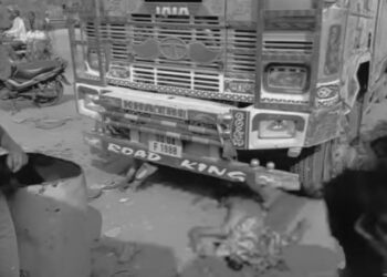 Saraikela chandil accident – चांडिल में अनियंत्रित ट्रक ने एक शख्स को कुचलते हुए कई वाहनों को चपेट में लिया, एक की मौत, दो घायल Saraikela chandil accident – चांडिल में अनियंत्रित ट्रक ने एक शख्स को कुचलते हुए कई वाहनों को चपेट में लिया, एक की मौत, दो घायल