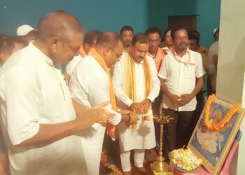 Jamshedpur rural felicitation program : चाकुलिया में भाजपा के पूर्व प्रदेश अध्यक्ष डॉ दिनेशानंद गोस्वामी की ओर से प्रतिभा सम्मान समारोह आयोजित, मुख्य अतिथि ने कहा – विद्यार्थी एक लक्ष्य को लेकर आगे बढ़े, सफलता जरूर मिलेगी