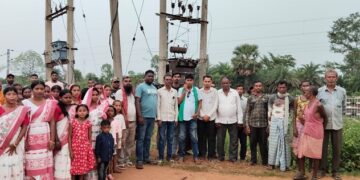 Jamshedpur rural : चाकुलिया के धोबाशोल में लगा 25 केवी ट्रांसफार्मर, ग्रामीणों में हर्ष Jamshedpur rural : चाकुलिया के धोबाशोल में लगा 25 केवी ट्रांसफार्मर, ग्रामीणों में हर्ष