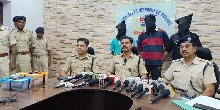Jamshedpur firing case solved – गोलमुरी फायरिंग मामले में साजिशकर्ता सहित चार गिरफ्तार, पिस्तौल, गोली व बाइक बरामद, देखिए – video