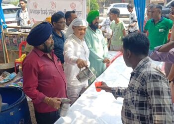 saraikela sikh samaj : गुरु अर्जुन देव जी के शहीदी दिवस पर आदित्यपुर में लगा छबील, पुरेंद्र ने कहा – गुरु अर्जुन देव जी का शहीदी दिवस हमें साहस, धैर्य और सत्य के लिए संघर्ष करने की प्रेरणा देता है