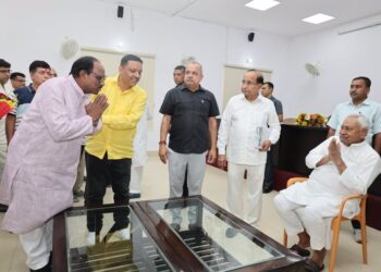 Jamshedpur jdu : जदयू के राष्ट्रीय अध्यक्ष व बिहार के पूर्व सीएम नीतिश कुमार से मिले जमशेदपुर के जदयू नेता, कई मुद्दों पर हुई चर्चा Jamshedpur jdu : जदयू के राष्ट्रीय अध्यक्ष व बिहार के पूर्व सीएम नीतिश कुमार से मिले जमशेदपुर के जदयू नेता, कई मुद्दों पर हुई चर्चा