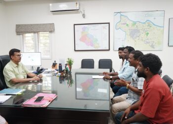 Jamshedpur dc initiative : जमशेदपुर के उपायुक्त ने जन शिकायत निवारण दिवस में सुनी नागरिकों की समस्याएं, 4 दिव्यांगजनों की समस्याओं पर तत्काल संज्ञान लेते हुए दी गयी ई – ट्राइ साइकिल