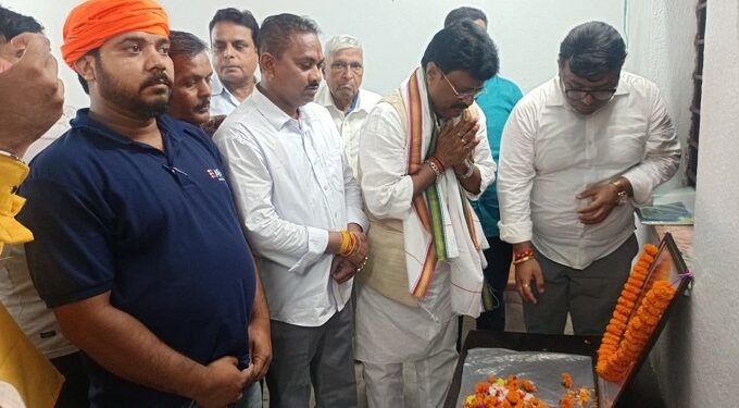 Jamshedpur bjp sonari : भाजपा के सोनारी मंडल के शक्ति केंद्र में मनाया बलिदान दिवस, पितृ पुरुष डॉ श्यामा प्रसाद मुखर्जी को दी श्रद्धांजलि