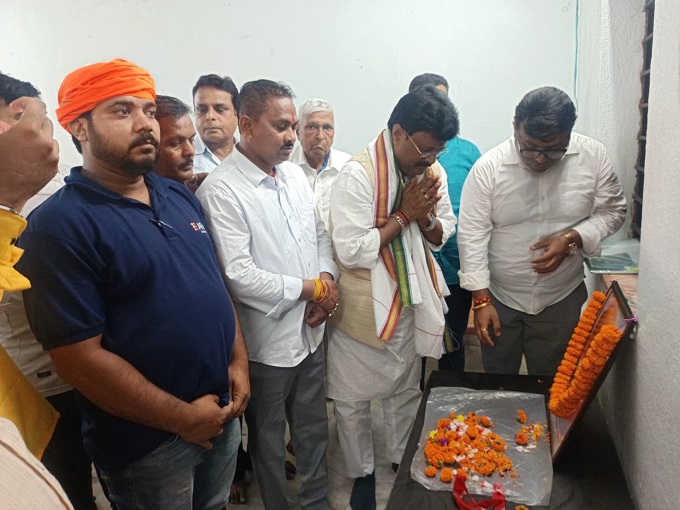 Jamshedpur bjp sonari : भाजपा के सोनारी मंडल के शक्ति केंद्र में मनाया बलिदान दिवस, पितृ पुरुष डॉ श्यामा प्रसाद मुखर्जी को दी श्रद्धांजलि
