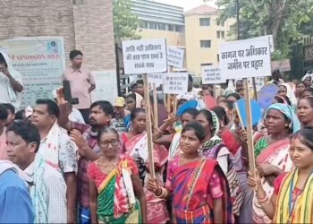 Jamshedpur rural gram sabha protest : मांगों को लेकर संयुक्त ग्राम सभा ने दी आंदोलन की चेतावनी, पेसा अधिनियम के प्रावधानों की अनदेखी का आरोप, देखिए – video Jamshedpur rural gram sabha protest : मांगों को लेकर संयुक्त ग्राम सभा ने दी आंदोलन की चेतावनी, पेसा अधिनियम के प्रावधानों की अनदेखी का आरोप, देखिए – video