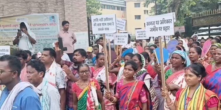Jamshedpur rural gram sabha protest : मांगों को लेकर संयुक्त ग्राम सभा ने दी आंदोलन की चेतावनी, पेसा अधिनियम के प्रावधानों की अनदेखी का आरोप, देखिए – video