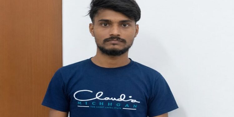 Jamshedpur police action : परसुडीह में चोरी की बाइक के साथ शातिर अपराधी गिरफ्तार, ब्राउन शुगर तस्करी मामले में भी जा चका है जेल Jamshedpur police action : परसुडीह में चोरी की बाइक के साथ शातिर अपराधी गिरफ्तार, ब्राउन शुगर तस्करी मामले में भी जा चका है जेल
