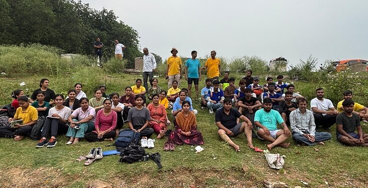 Jamshedpur rescue training : आपदा को लेकर एनडीआरएफ की टीम ने सिविल डिफेंस के छात्रों को दिया प्रशिक्षण, गोताखोरी व बचाव कार्यों की बारीकियों को जाना