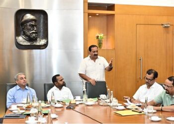 Tata steel wage revision figure : टाटा स्टील में वेज रिवीजन समझौता से कंपनी पर पड़ेगा 1840 करोड़ रुपये का अतिरिक्त भार, एनएस ग्रेड पर 1200 करोड़ रुपये और ओल्ड सीरीज पर 640 करोड़ रुपये कंपनी वेतन मद में खर्च करेगी, यह है वेज रिवीजन का पूरा आंकड़ा