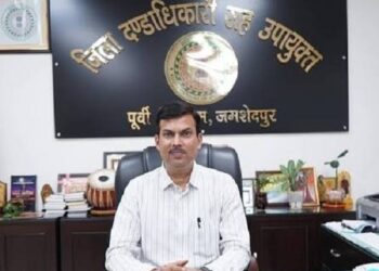 Jamshedpur dc action in SIR : एसआइआर के लिए फर्जी या अनाधिकृत दस्तावेज बनाने पर होगी कार्रवाई, कई सारे फर्जी मामले आने के बाद जमशेदपुर के डीसी ने दी चेतावनी