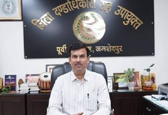Jamshedpur dc action in SIR : एसआइआर के लिए फर्जी या अनाधिकृत दस्तावेज बनाने पर होगी कार्रवाई, कई सारे फर्जी मामले आने के बाद जमशेदपुर के डीसी ने दी चेतावनी