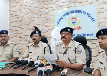 Jamshedpur police action : सोनारी की कुख्यात अपराधी चटनी डॉन गिरफ्तार, लड़की होकर अपराधी कर रही अपराध Jamshedpur police action : सोनारी की कुख्यात अपराधी चटनी डॉन गिरफ्तार, लड़की होकर अपराधी कर रही अपराध