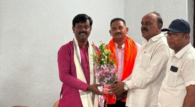Jamshedpur bjp sonari – भाजपा सोनारी मंडल की संगठनात्मक बैठक में भव्य अभिनंदन, कार्यकर्ताओं के विश्वास को संगठन की शक्ति में बदलेंगे : दिनेश कुमार