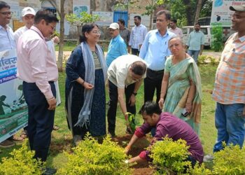 Jharkhand deoghar world environment day – देवघर में विश्व पर्यावरण दिवस पर निकली प्रभात फेरी, पौधरोपण कर पर्यावरण संरक्षण का लिया संकल्प