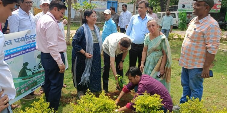 Jharkhand deoghar world environment day – देवघर में विश्व पर्यावरण दिवस पर निकली प्रभात फेरी, पौधरोपण कर पर्यावरण संरक्षण का लिया संकल्प