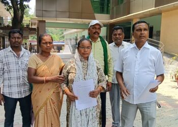 Jamshedpur public appeal : एमजीएम थाना क्षेत्र में जमीन विवाद को लेकर मारपीट, थाने से नहीं मिली न्याय तो पीड़िता पहुंची एसएसपी ऑफिस, लगायी न्याय की गुहार Jamshedpur public appeal : एमजीएम थाना क्षेत्र में जमीन विवाद को लेकर मारपीट, थाने से नहीं मिली न्याय तो पीड़िता पहुंची एसएसपी ऑफिस, लगायी न्याय की गुहार