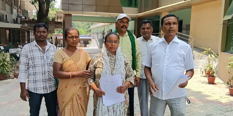 Jamshedpur public appeal : एमजीएम थाना क्षेत्र में जमीन विवाद को लेकर मारपीट, थाने से नहीं मिली न्याय तो पीड़िता पहुंची एसएसपी ऑफिस, लगायी न्याय की गुहार Jamshedpur public appeal : एमजीएम थाना क्षेत्र में जमीन विवाद को लेकर मारपीट, थाने से नहीं मिली न्याय तो पीड़िता पहुंची एसएसपी ऑफिस, लगायी न्याय की गुहार