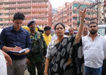 Jamshedpur mango nagar nigam : मानगो शहरी जलापूर्ति योजना फेज 2, पार्ट बी के एनएच-33 में पाइपलाइन बिछाने का कार्य शुरू, मेयर सुधा गुप्ता ने किया निरीक्षण Jamshedpur mango nagar nigam : मानगो शहरी जलापूर्ति योजना फेज 2, पार्ट बी के एनएच-33 में पाइपलाइन बिछाने का कार्य शुरू, मेयर सुधा गुप्ता ने किया निरीक्षण