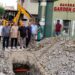 Adityapur colony problem – सहारा गार्डन सिटी व सिंडिकेट के लोगों का धरना सफल, पाइप लाइन बिछाने का काम शुरू Adityapur colony problem – सहारा गार्डन सिटी व सिंडिकेट के लोगों का धरना सफल, पाइप लाइन बिछाने का काम शुरू