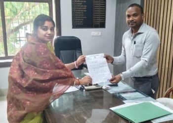 Jamshedpur rural : चाकुलिया नगर पंचायत वार्ड 3 की पार्षद सोनिया दास ने कार्यपालक पदाधिकारी को सौंपा ज्ञापन, वार्ड की समस्याओं से अवगत कराया