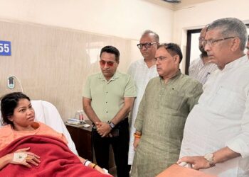 Jamshedpur east mla Purnima sahu in hospital : जमशेदपुर पूर्वी की विधायक पूर्णिमा साहू की तबीयत में सुधार, प्रदेश अध्यक्ष आदित्य साहू समेत कई भाजपा नेता मिलने पहुंचे, पूर्णिमा के पति ललित दास ने कहीं यह बात Jamshedpur east mla Purnima sahu in hospital : जमशेदपुर पूर्वी की विधायक पूर्णिमा साहू की तबीयत में सुधार, प्रदेश अध्यक्ष आदित्य साहू समेत कई भाजपा नेता मिलने पहुंचे, पूर्णिमा के पति ललित दास ने कहीं यह बात