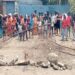 Saraikela chandil villagers protest – चांडिल के एक कंपनी में फर्नेस ब्लास्ट के बाद ग्रामीणों में आक्रोश, मुख्य गेट जाम कर प्रबंधन के खिलाफ विरोध प्रदर्शन