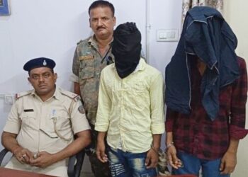 Adityapur police action : आदित्यपुर में मारपीट के दो फरार आरोपी गिरफ्तार, भेजा गया जेल Adityapur police action : आदित्यपुर में मारपीट के दो फरार आरोपी गिरफ्तार, भेजा गया जेल