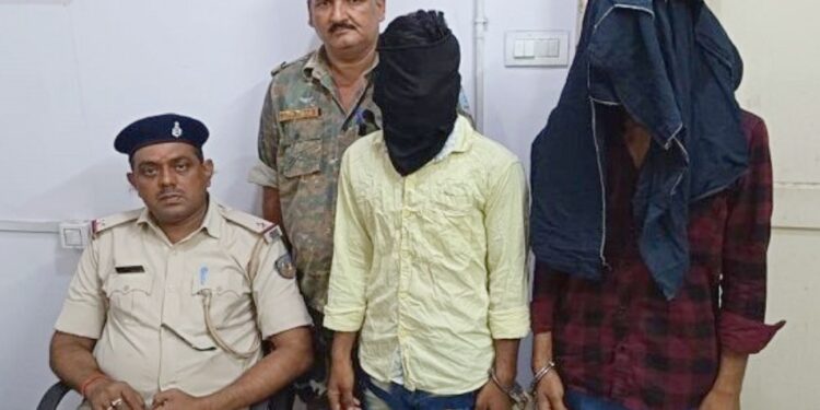 Adityapur police action : आदित्यपुर में मारपीट के दो फरार आरोपी गिरफ्तार, भेजा गया जेल Adityapur police action : आदित्यपुर में मारपीट के दो फरार आरोपी गिरफ्तार, भेजा गया जेल