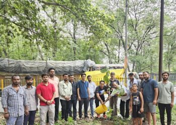 Jamshedpur world envionment day : विश्व पर्यावरण दिवस पर ईस्ट प्लांट बस्ती पार्क में कुलवंत सिंह बंटी ने किया वृक्षारोपण