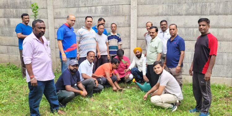 Jamshedpur bjp – भाजपा गोलमुरी मंडल ने इस्कॉन मंदिर परिसर में किया पौधरोपण, “एक पेड़ मां के नाम” अभियान से पर्यावरण संरक्षण को मिलेगी नई दिशा : दिनेश कुमार