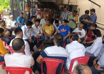 Jamshedpur bistupur dd bar murder case : बिष्टुपुर डीडी बार हत्याकांड में विभिन्न समाज का फैसला, 24 घंटे में हत्यारे गिरफ्तार इनकाउंटर नहीं हुए तो नहीं उठेगी लाश, होगा बड़ा आंदोलन, सरकार ने एडीजी को जमशेदपुर भेजा, मृतक की पत्नी ऋचा की बातों को सुनकर एसपी की भी बोलती हो गयी थी बंद, देखिये – video
