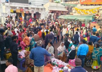 Jharkhand deoghar – निर्जला एकादशी के दिन बाबा मंदिर में जुटी श्रद्धालुओं भीड़, गर्भगृह के साथ-साथ लक्ष्मीनारायण मंदिर में भी पूजा के लिए आतुर दिखे श्रद्धालु