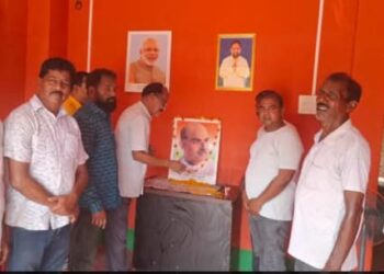 Jamshedpur rural bjp- चाकुलिया में भाजपाइयों ने डॉ श्यामा प्रसाद मुखर्जी के तस्वीर पर माल्यार्पण कर दी श्रद्धांजलि