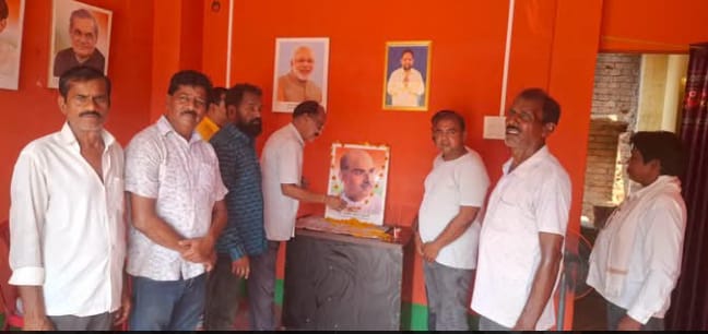 Jamshedpur rural bjp- चाकुलिया में भाजपाइयों ने डॉ श्यामा प्रसाद मुखर्जी के तस्वीर पर माल्यार्पण कर दी श्रद्धांजलि Jamshedpur rural bjp- चाकुलिया में भाजपाइयों ने डॉ श्यामा प्रसाद मुखर्जी के तस्वीर पर माल्यार्पण कर दी श्रद्धांजलि