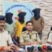Jamshedpur police success : जमशेदपुर पुलिस ने अंतरराज्यीय साइबर गिरोह का किया पर्दाफाश, मास्टरमाइंड सहित चार गिरफ्तार, 9 मोबाइल व एटीएम कार्ड बरामद, देखिए – video