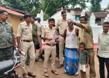 Jamshedpur border area police : कपाली पुलिस ने मुहर्रम जुलूस मार्ग का किया निरीक्षण, शांति-सौहार्द बनाये रखने की अपील Jamshedpur border area police : कपाली पुलिस ने मुहर्रम जुलूस मार्ग का किया निरीक्षण, शांति-सौहार्द बनाये रखने की अपील