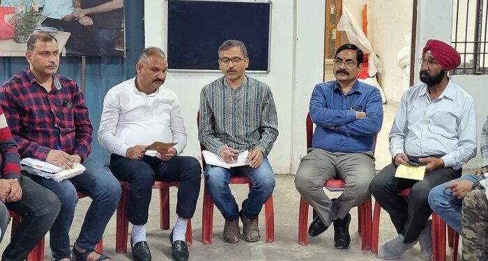 Jamshedpur yog diwas : योग दिवस को लेकर क्रीड़ा भारती, कोशिश संस्थान और लक्ष्मी नारायण मंदिर समिति की बनी संयुक्त कमेटी, इनको मिली जगह Jamshedpur yog diwas : योग दिवस को लेकर क्रीड़ा भारती, कोशिश संस्थान और लक्ष्मी नारायण मंदिर समिति की बनी संयुक्त कमेटी, इनको मिली जगह