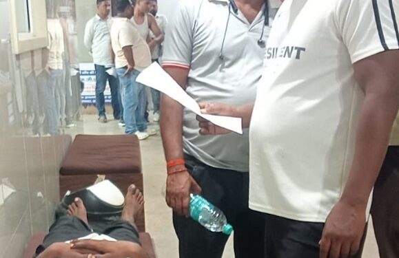 Jamshedpur mgm hospital – एमजीएम अस्पताल की लापरवाही, सड़क दुर्घटना में घायलों को नहीं मिला सही उपचार, रातभर परिजन रहे परेशान Jamshedpur mgm hospital – एमजीएम अस्पताल की लापरवाही, सड़क दुर्घटना में घायलों को नहीं मिला सही उपचार, रातभर परिजन रहे परेशान