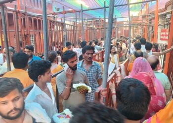 Jharkhand deoghar : बाबा मंदिर में अनुष्ठान के लिए उमड़ी भक्तों की भीड़, धार्मिक आयोजन में श्रद्धालुओं ने लिया हिस्सा Jharkhand deoghar : बाबा मंदिर में अनुष्ठान के लिए उमड़ी भक्तों की भीड़, धार्मिक आयोजन में श्रद्धालुओं ने लिया हिस्सा
