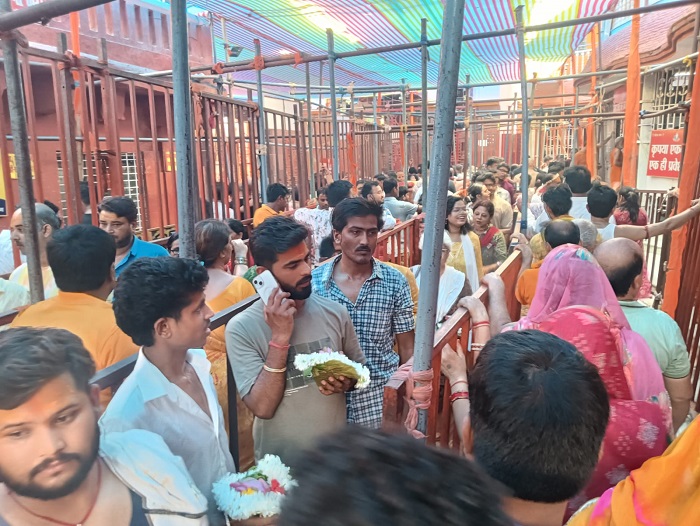 Jharkhand deoghar : बाबा मंदिर में अनुष्ठान के लिए उमड़ी भक्तों की भीड़, धार्मिक आयोजन में श्रद्धालुओं ने लिया हिस्सा