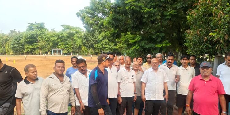 Jamshedpur mla saryu roy : सोनारी और कदमा के कई इलाकों का जमशेदपुर के विधायक सरयू राय ने किया भ्रमण, गंदगी, पानी और पेबर्स ब्लॉक की मिलीं शिकायतें Jamshedpur mla saryu roy : सोनारी और कदमा के कई इलाकों का जमशेदपुर के विधायक सरयू राय ने किया भ्रमण, गंदगी, पानी और पेबर्स ब्लॉक की मिलीं शिकायतें